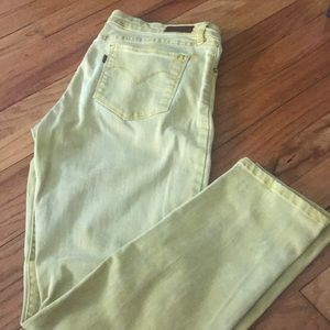 Yellow Levi’s 31 Demi curve jeans